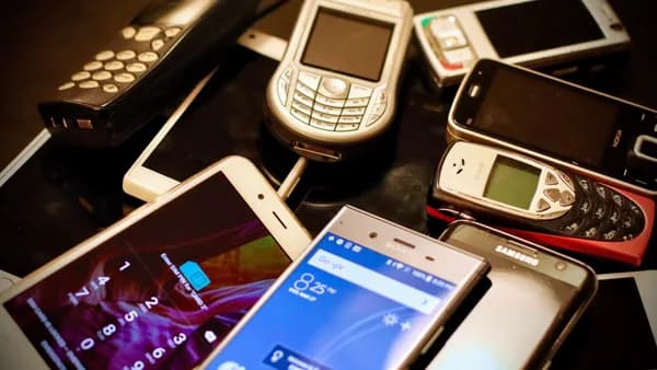 assorted-color phone lot