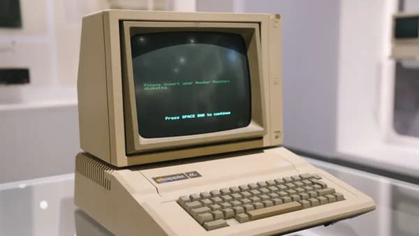 Retro Apple II computer in a museum setting, showcasing vintage technology design.